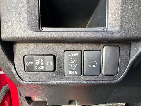 Used 2019 Toyota Tacoma Limited image 11