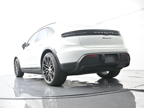 Certified 2025 Porsche Macan 4S Electric AWD/4WD image 45