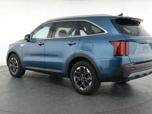 Used 2024 Kia Sorento S AWD/4WD image 6