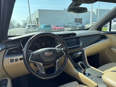 Used 2018 Cadillac XT5 FWD image 10
