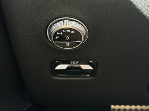 Used 2024 Mercedes-Benz GLC 300 image 32