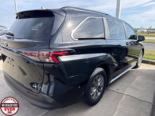 Certified 2025 Toyota Sienna LE w/ LE Plus Package AWD/4WD image 10