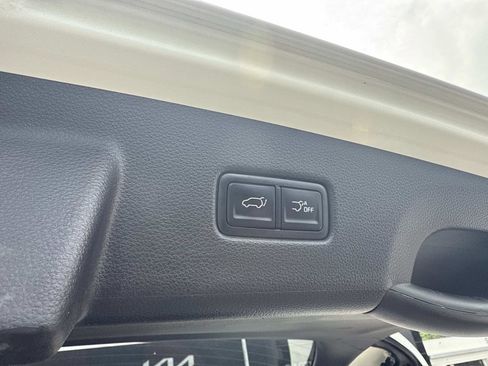 Used 2024 Kia Carnival SX FWD image 8