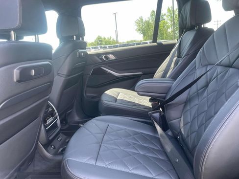 Used 2024 BMW X7 xDrive40i w/ M Sport Package AWD/4WD image 12