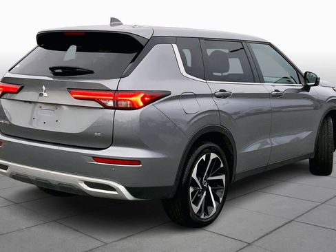 Used 2024 Mitsubishi Outlander SE image 12