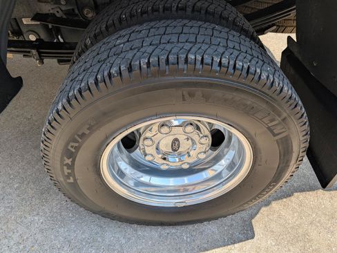 Used 2025 Ford F350 Lariat AWD/4WD image 9