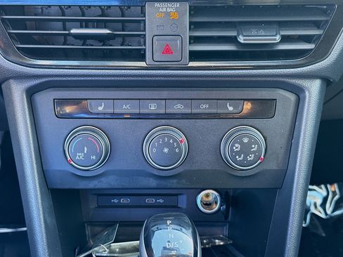 Used 2022 Volkswagen Taos SE image 14