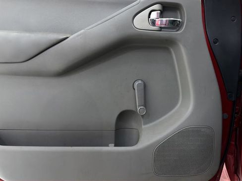 Used 2013 Nissan Frontier S image 21