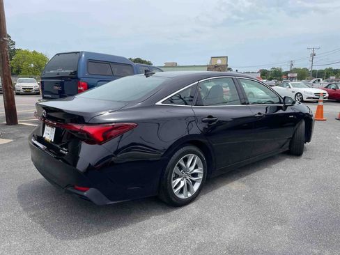 Used 2019 Toyota Avalon XLE image 4