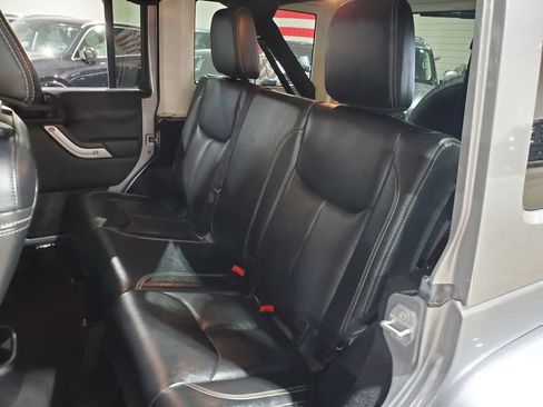 Used 2016 Jeep Wrangler Unlimited Rubicon w/ Connectivity Group AWD/4WD image 23