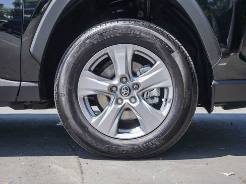 Used 2025 Toyota RAV4 LE AWD/4WD image 9