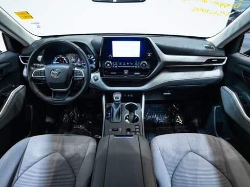 Certified 2023 Toyota Highlander LE image 15