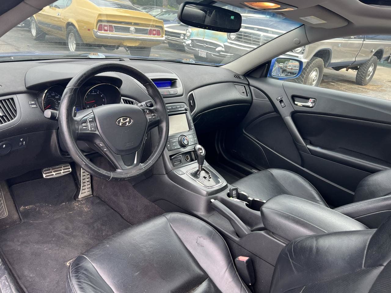 Used 2011 Hyundai Genesis 3.8 RWD image 7