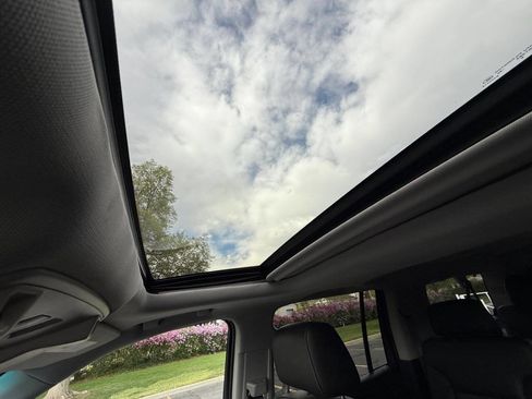 Used 2019 Chevrolet Suburban LT w/ Luxury Package image 16