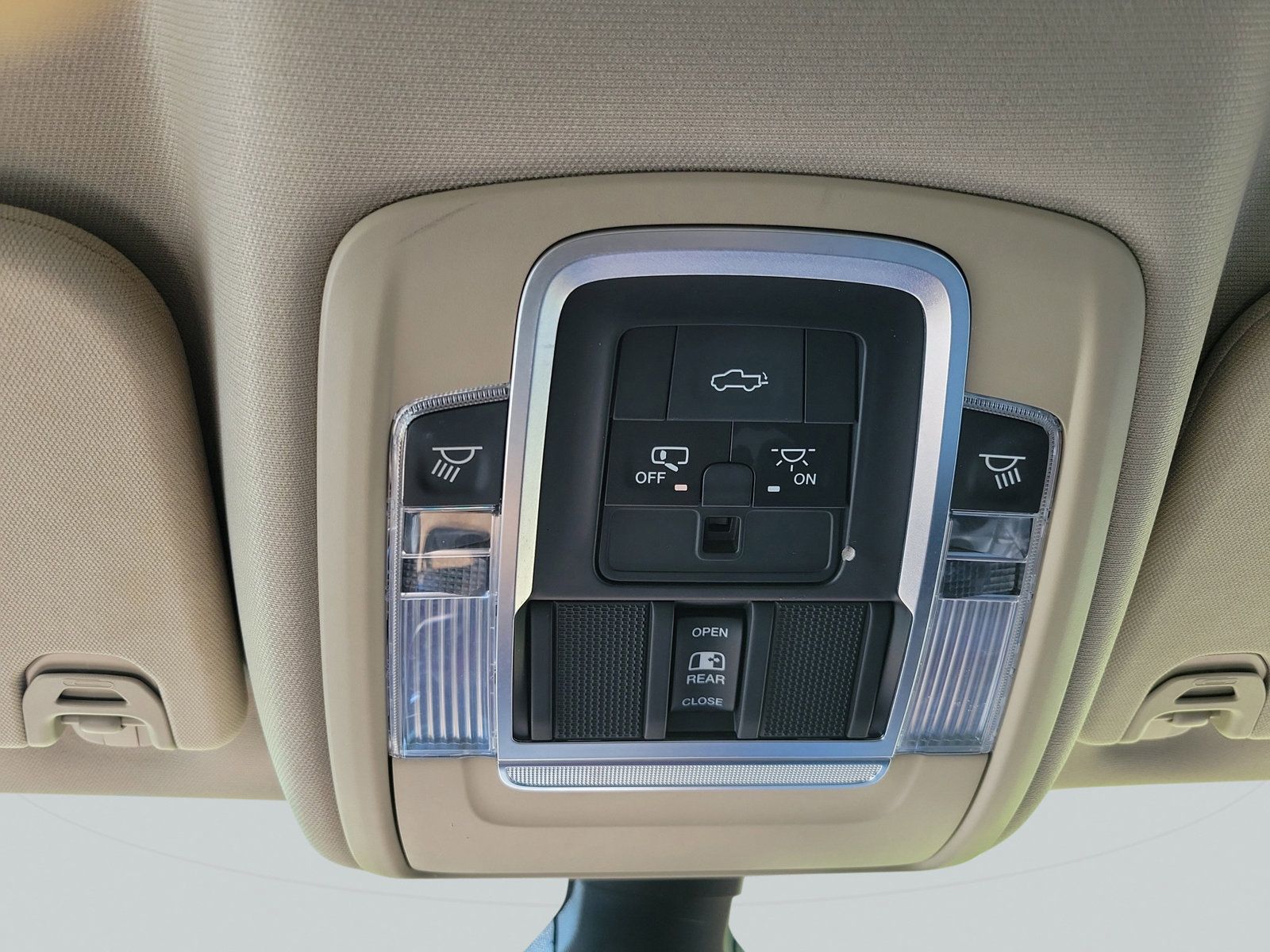 Used 2019 RAM 1500 Laramie AWD/4WD image 19