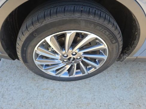 Used 2023 Lincoln Corsair Reserve image 11