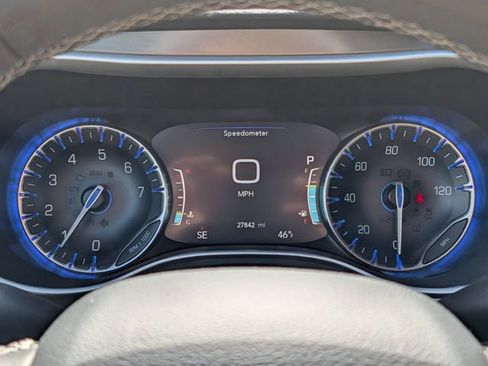 Used 2025 Chrysler Pacifica Select FWD image 26
