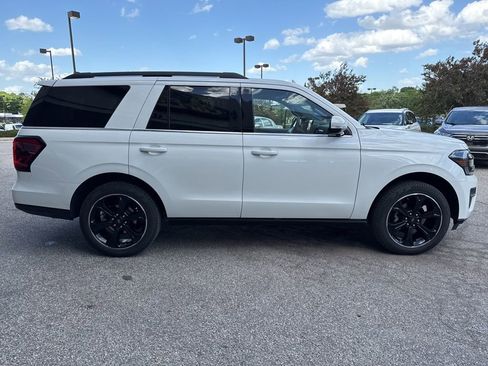 Used 2024 Ford Expedition Limited AWD/4WD image 11