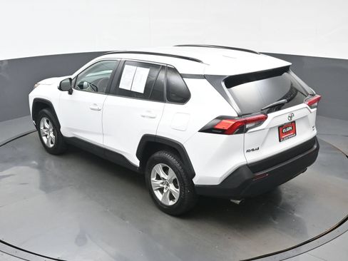Used 2021 Toyota RAV4 XLE AWD/4WD image 36