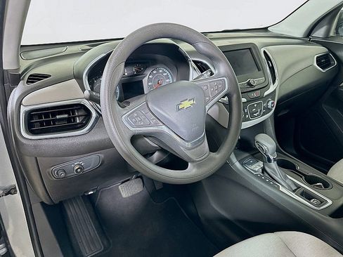 Used 2023 Chevrolet Equinox LS image 9