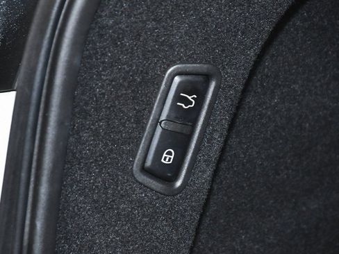 Used 2021 Maserati Levante AWD/4WD image 61