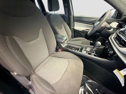 Used 2024 Jeep Compass Sport image 15