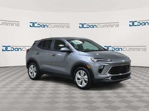 Used 2025 Buick Encore GX Preferred FWD image 3