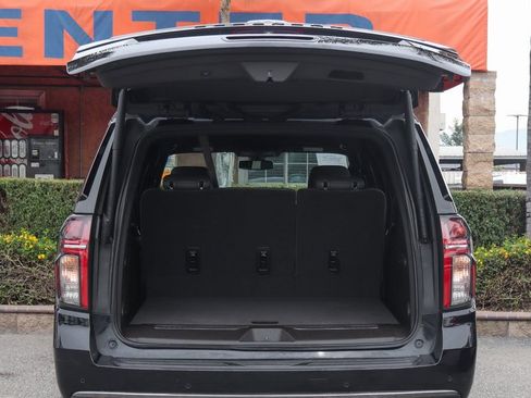 Used 2022 Chevrolet Suburban Z71 w/ Luxury Package AWD/4WD image 8