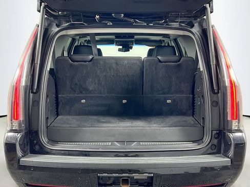 Used 2019 Cadillac Escalade Luxury AWD/4WD image 29