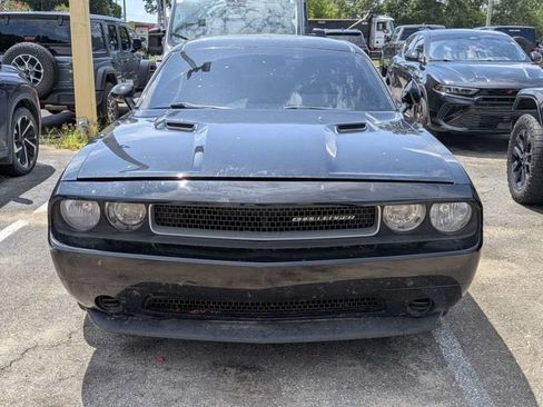 Used 2012 Dodge Challenger SXT RWD image 2