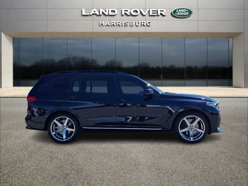Used 2022 BMW X7 xDrive40i w/ M Sport Package AWD/4WD image 5