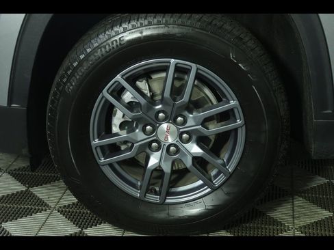 Used 2025 GMC Acadia Elevation image 9