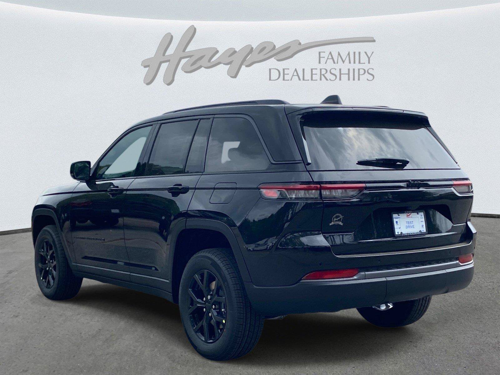 New 2026 Jeep Grand Cherokee Altitude RWD image 4