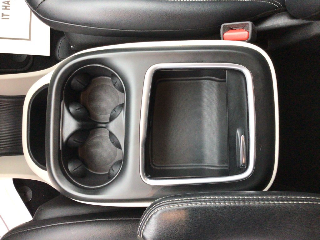 Used 2024 Chrysler Pacifica Limited FWD image 25