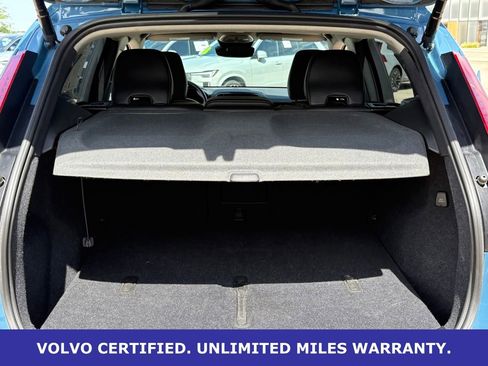 Certified 2025 Volvo XC40 B5 Plus AWD/4WD image 36