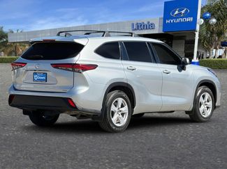 Used 2022 Toyota Highlander L video 2