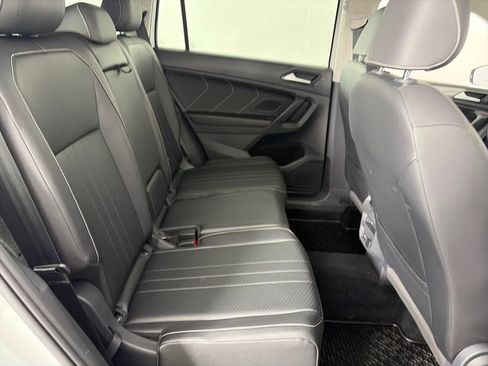 Used 2022 Volkswagen Tiguan SE AWD/4WD image 29