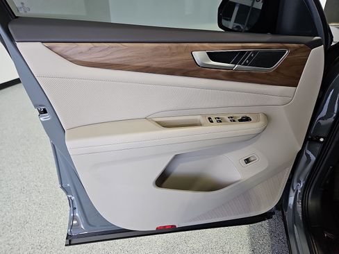 New 2026 Volkswagen Atlas SE FWD image 16