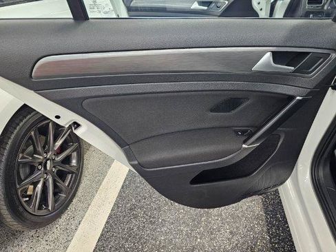 Used 2019 Volkswagen Golf S FWD image 31
