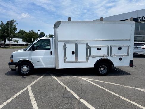 Used 2022 Chevrolet Express 3500 w/ Power Convenience Package RWD image 2