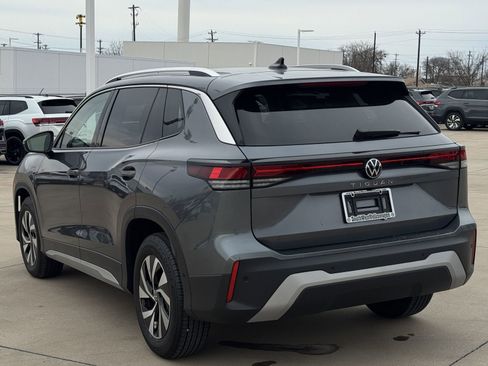 Used 2025 Volkswagen Tiguan S image 6