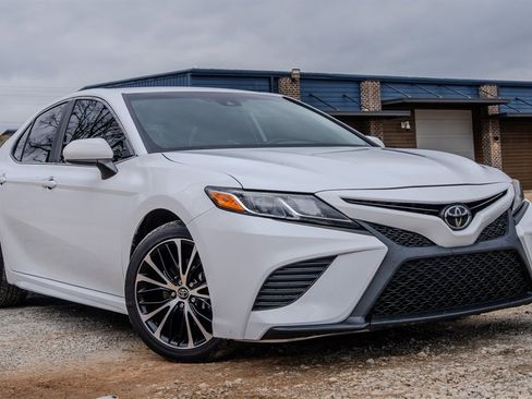 Used 2019 Toyota Camry SE image 7