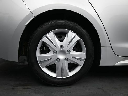 Used 2020 Toyota Corolla LE image 10