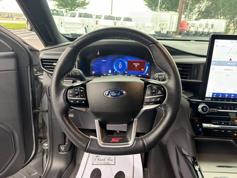 Used 2022 Ford Explorer ST w/ Equipment Group 401A AWD/4WD image 14