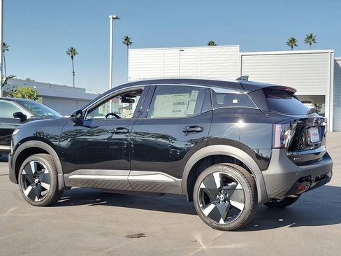 New 2026 Nissan Kicks SR FWD image 2