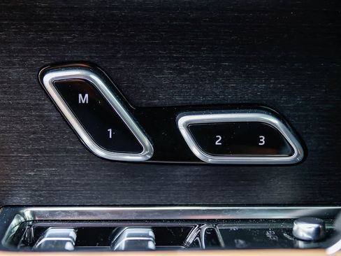 Used 2023 Land Rover Range Rover SE image 23