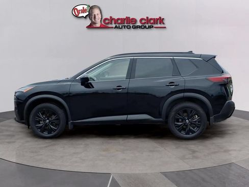 Used 2023 Nissan Rogue SV w/ SV Premium B Package FWD image 2