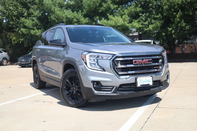 Used 2023 GMC Terrain AT4 AWD/4WD image 3
