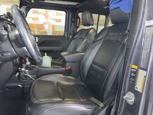 Used 2021 Jeep Wrangler Unlimited Sahara w/ Cold Weather Group AWD/4WD image 9