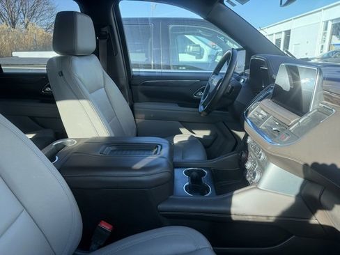 Used 2023 Chevrolet Suburban LT image 5